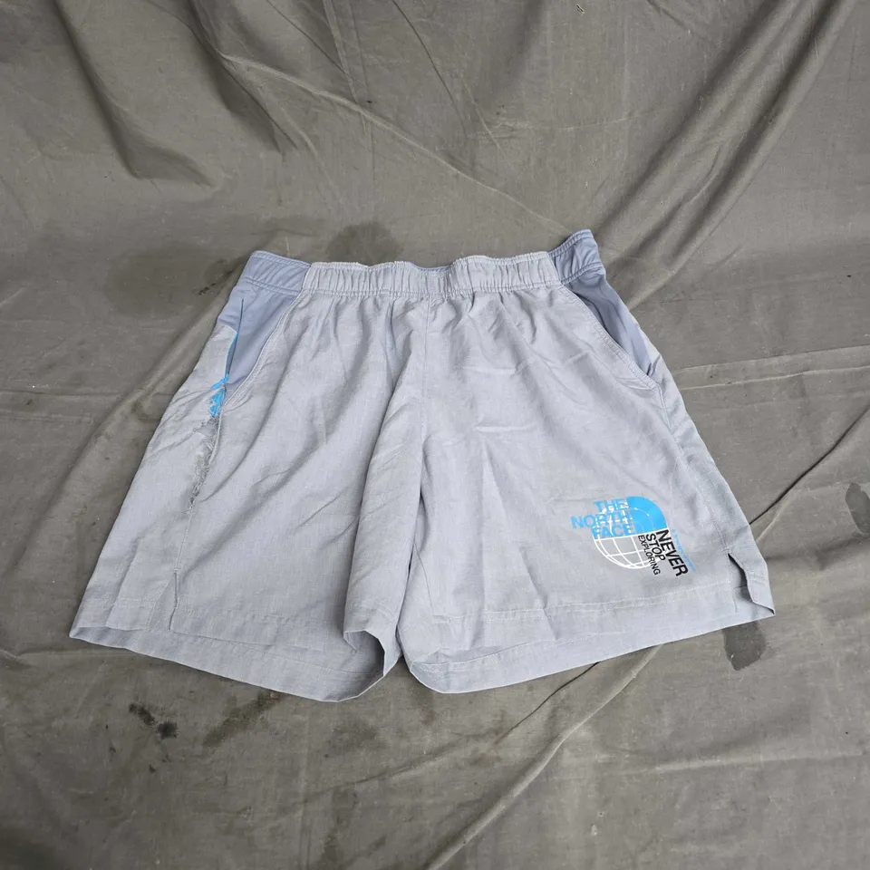 THE NORTH FACE MENS SHORTS IN GREY MULTI SIZE M