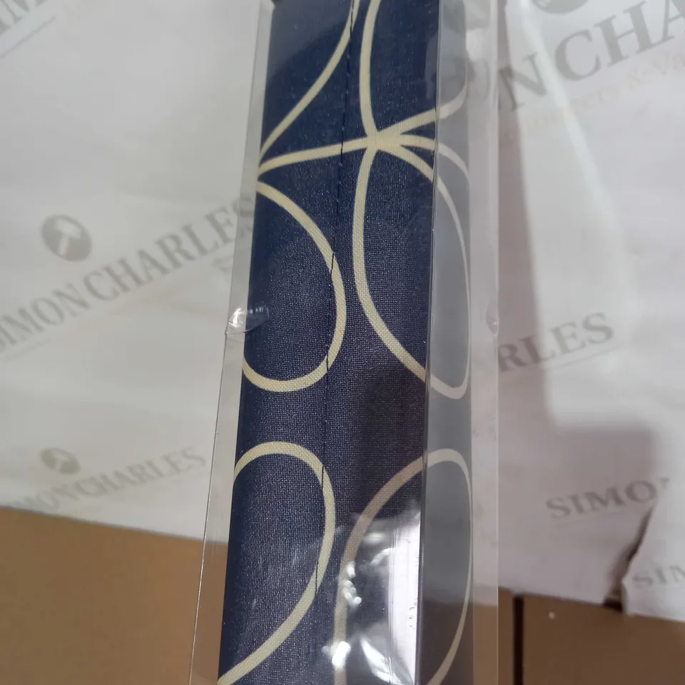 LINEAR STEM WHALE ROLLER BLIND 120X162CM