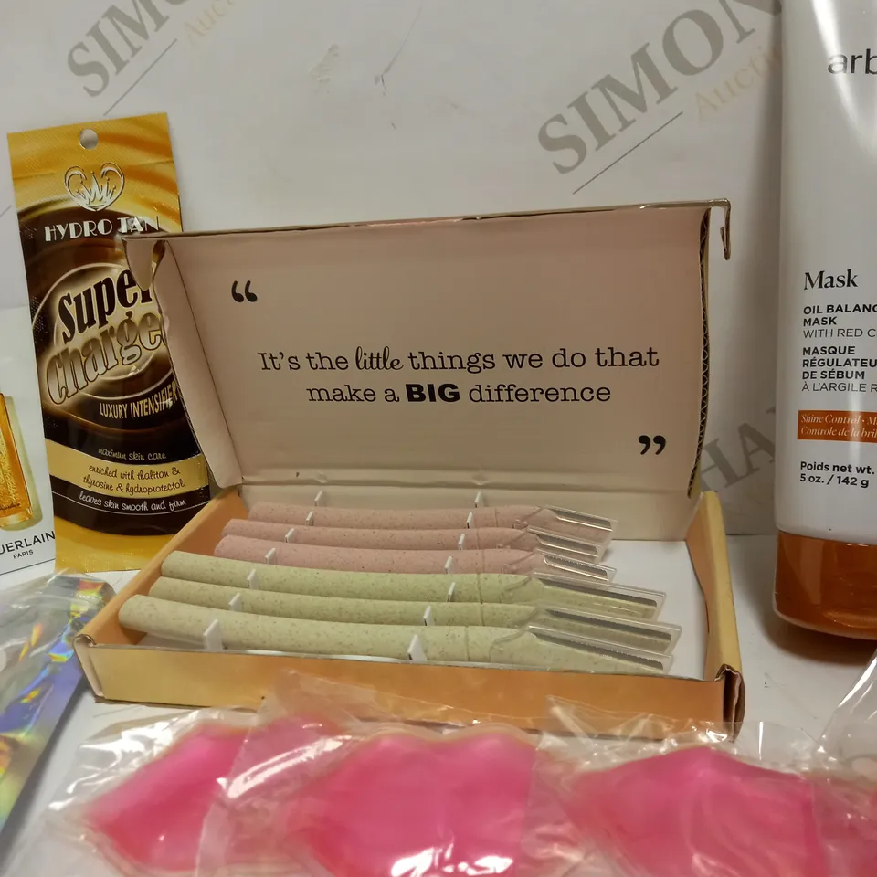 LOT OF APPROX 8 TO INCLUDE ARBONNE MASK , VEGAN COLLAGEN , DERMAPLANING TOOLS , ETC