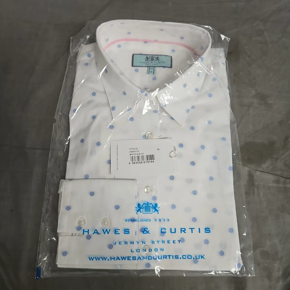 BAGGED HAWES & CURTIS FITTED SHIRT – WHITE WITH BLUE POLKA DOTS – UK 16