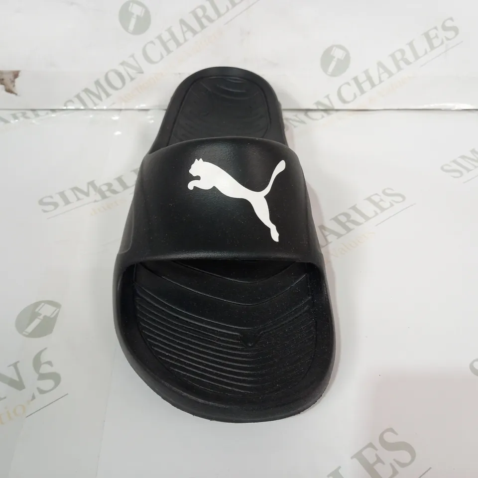 BOXED PAIR OF PUMA DIVECAT SLIDERS IN BLACK UK SIZE 8