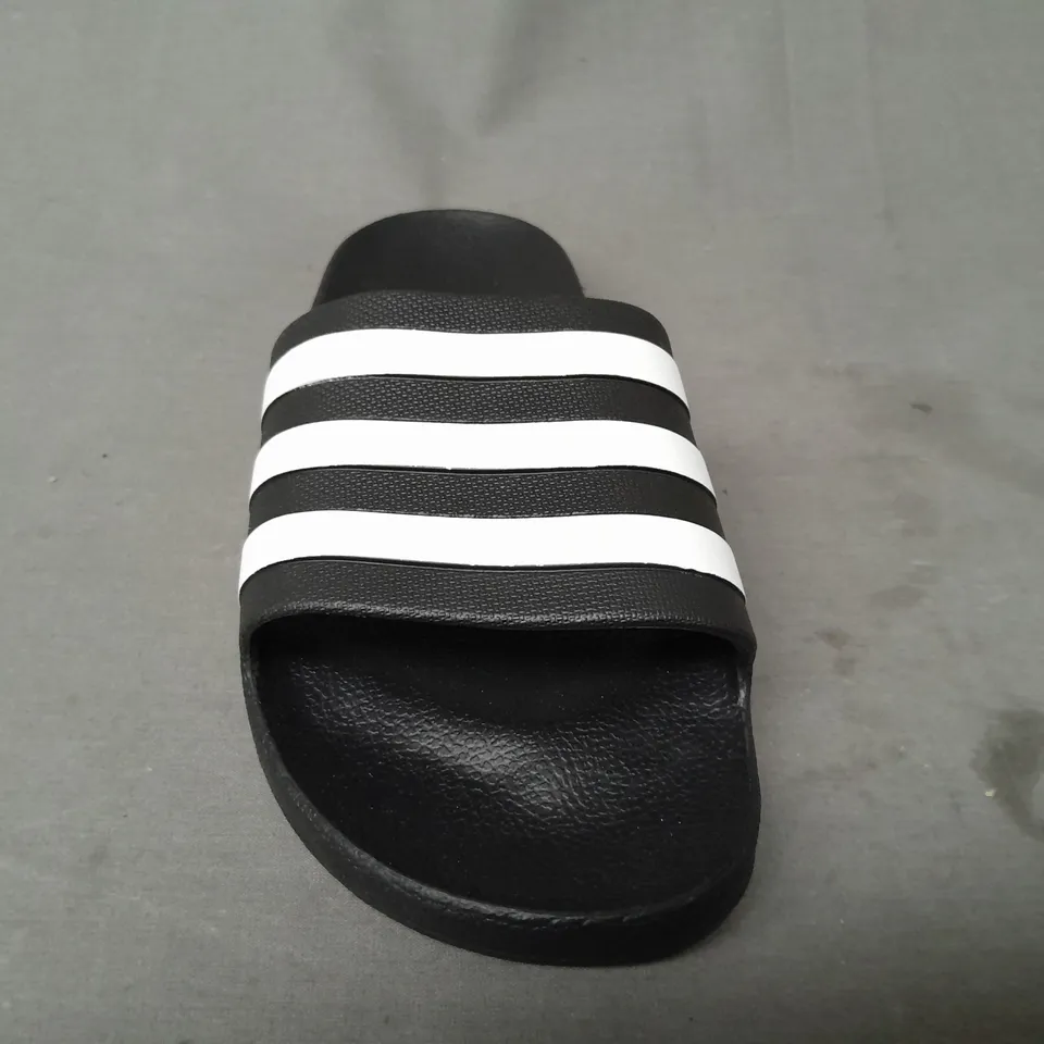 PAIR OF ADIDAS ADILETTE AQUA SLIDERS IN BLACK/WHITE UK SIZE 9