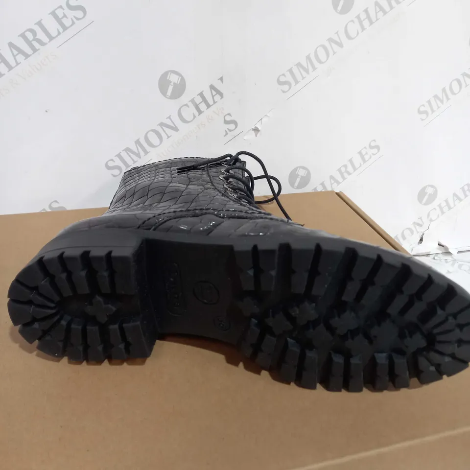 BOXED PAIR OF DUNE LONDON PRESTONE LEATHER HIKER BOOTS IN BLACK UK SIZE 3