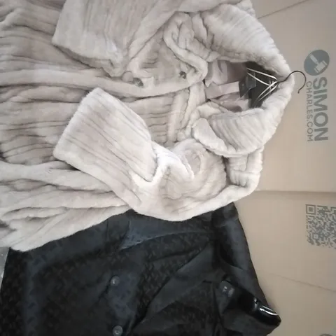 A PALLET CONTAINING APPROXIMATELY 80 BRAND NEW DESIGNER WOMEN'S CLOTHES WHICH INCLUDE; JD WILLIAMS VARIOUS STYLES OF COATS, BLAZERS ETC