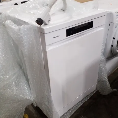 HISENSE 16 PLACE SETTINGS FREESTANDING DISHWASHER  - UNPROCESSED RAW RETURN