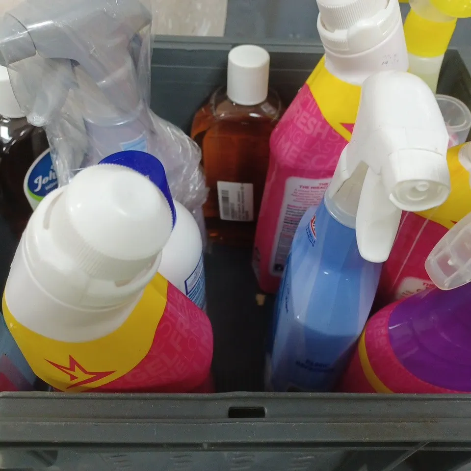 APPROXIMATELY 10 ASSORTED HOUSEHOLD ITEMS TO INCLUDE ALL PURPOSE CLEANER, PINK STUFF TOILET CLEANER, ETC - COLLECTION ONLY
