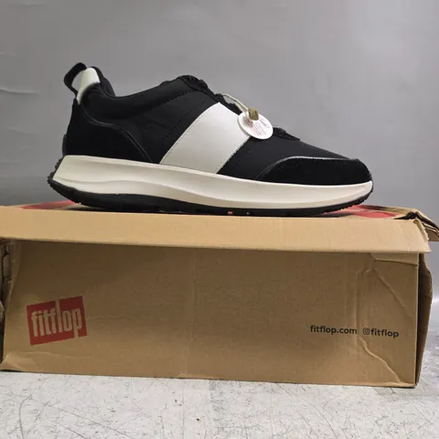 BOXED PAIR OF FITFLOP FLATFORM SNEAKERS IN BLACK/WHITE SIZE UK 8