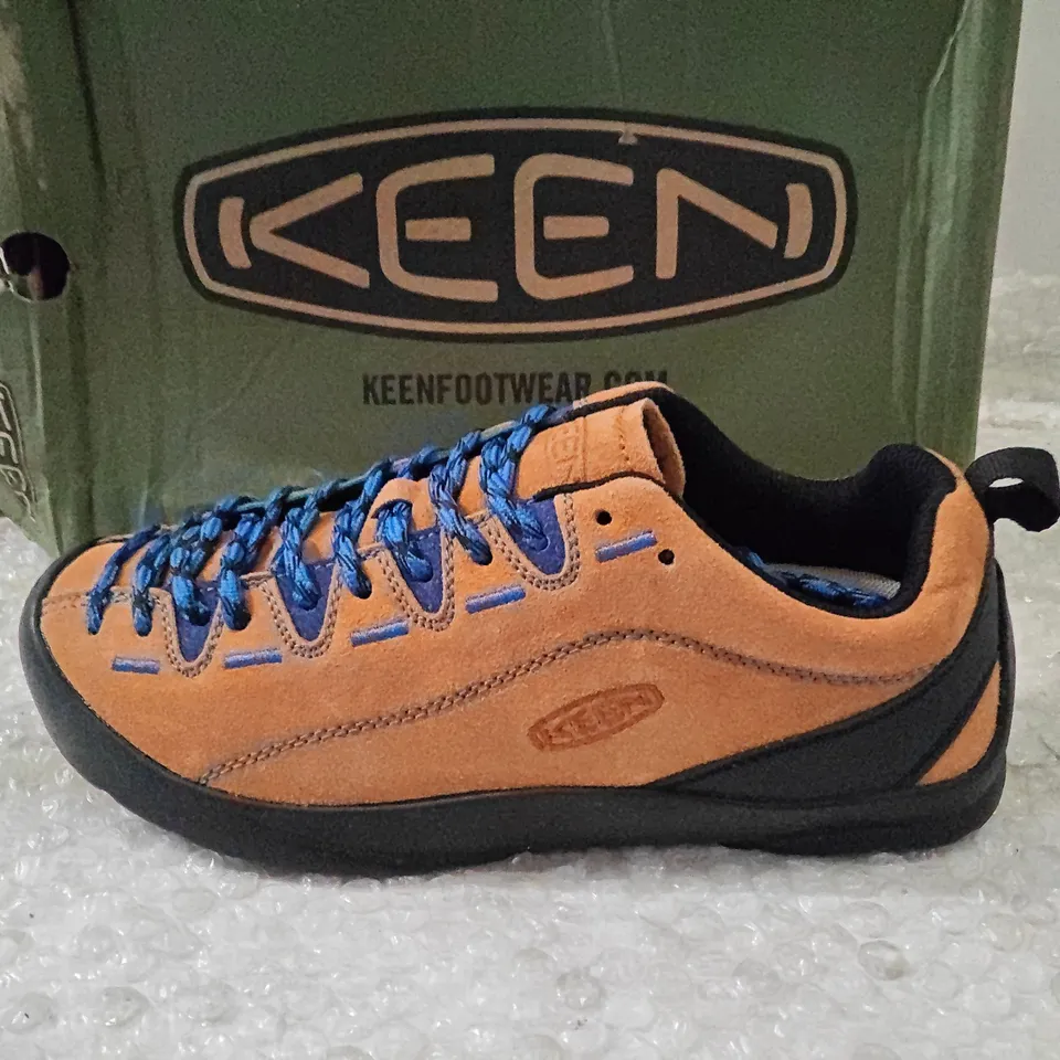KEEN OUTDOOR HIKING SHOES – ORANGE SUEDE, BLUE LACES (MEN'S) - UK 4