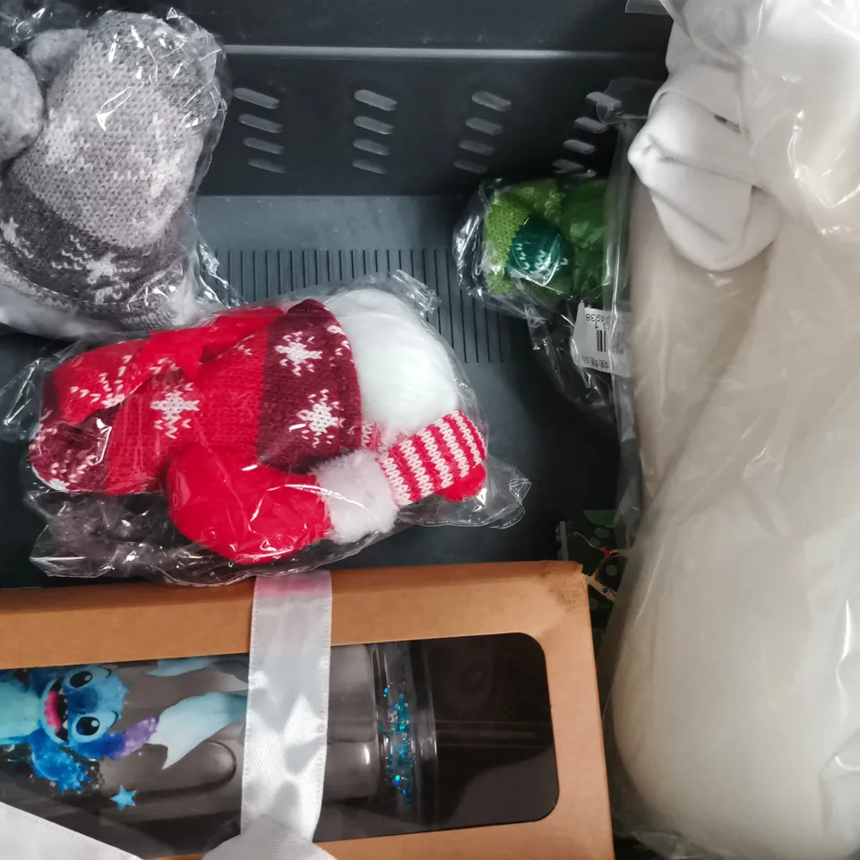 APPROXIMATELY 10 ASSORTED HOUSEHOLD ITEMS TO INCLUDE TEXTBOOKS IN VARIOUS COLOURS, DIGITAL SKIPPING ROPE, ETC