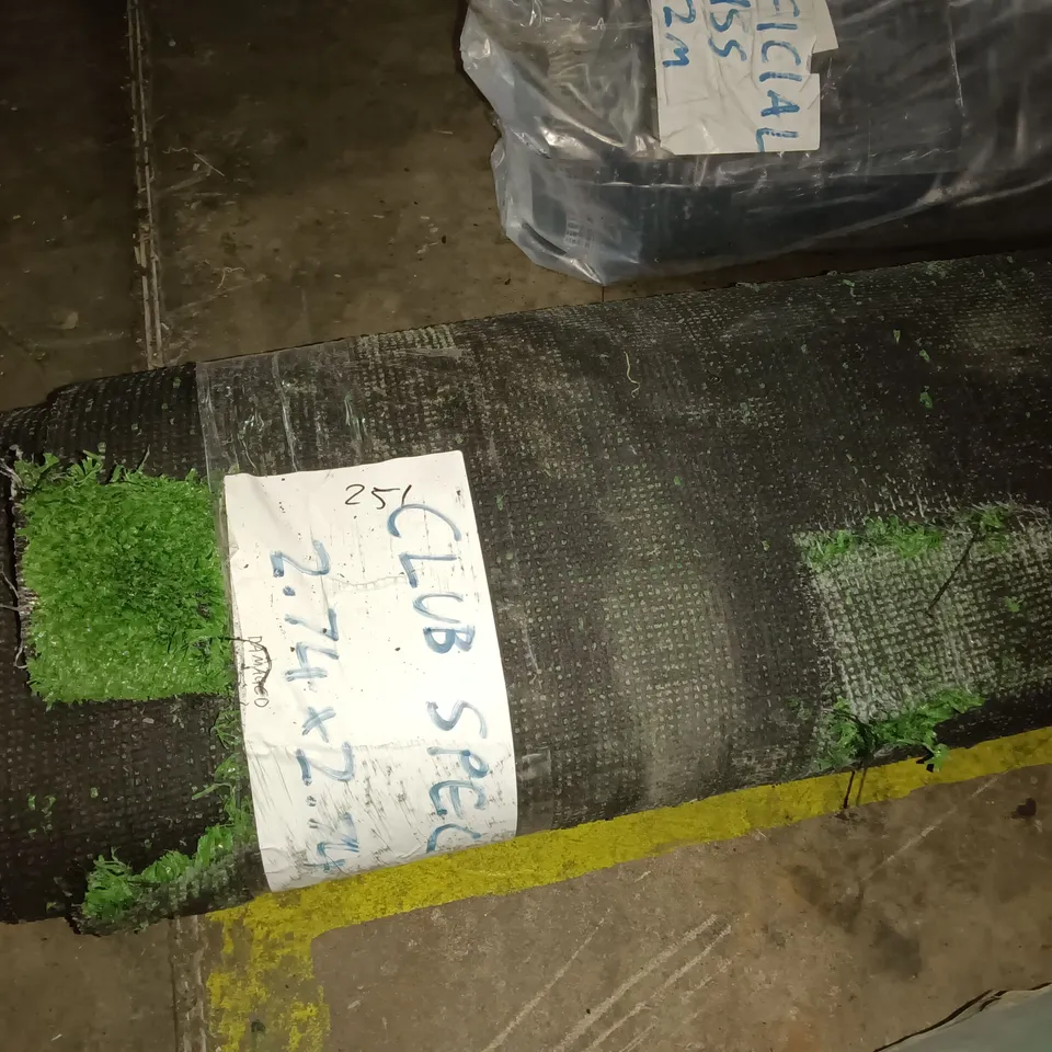 ROLL OF CLUB SPEC ASTROTURF - 2.74 X 2.74M