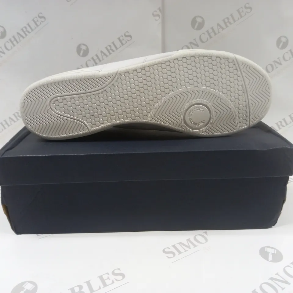 BOXED PAIR OF FRED PERRY B4294 LEATHER TRAINERS UK SIZE 10 
