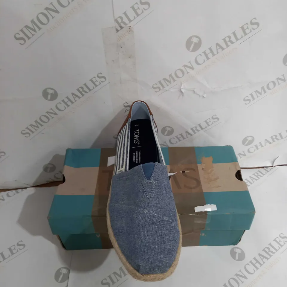 BOXED PAIR OF TOMS ALPARGATA ROPE NAVY MENS 9 