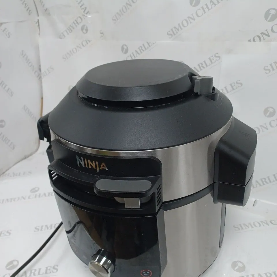 BOXED NINJA FOODI MAX SMARTLID 7.5L MULTI COOKER & AIR FRYER