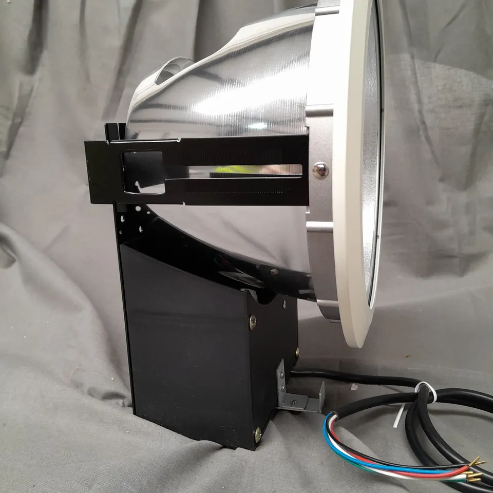 BOX OF APPROX 10 UNBRANDED RECESSED DOWNLIGHT IN CHROME & WHITE - COLLECTION ONLY