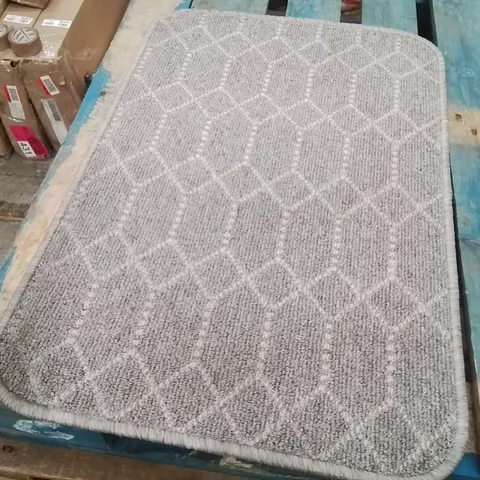 QUALITY DESIGNER AREA RUG - APPROXIMATELY 75X50CM