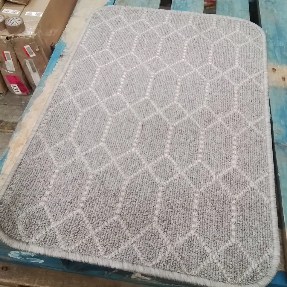 QUALITY DESIGNER AREA RUG - APPROXIMATELY 75X50CM