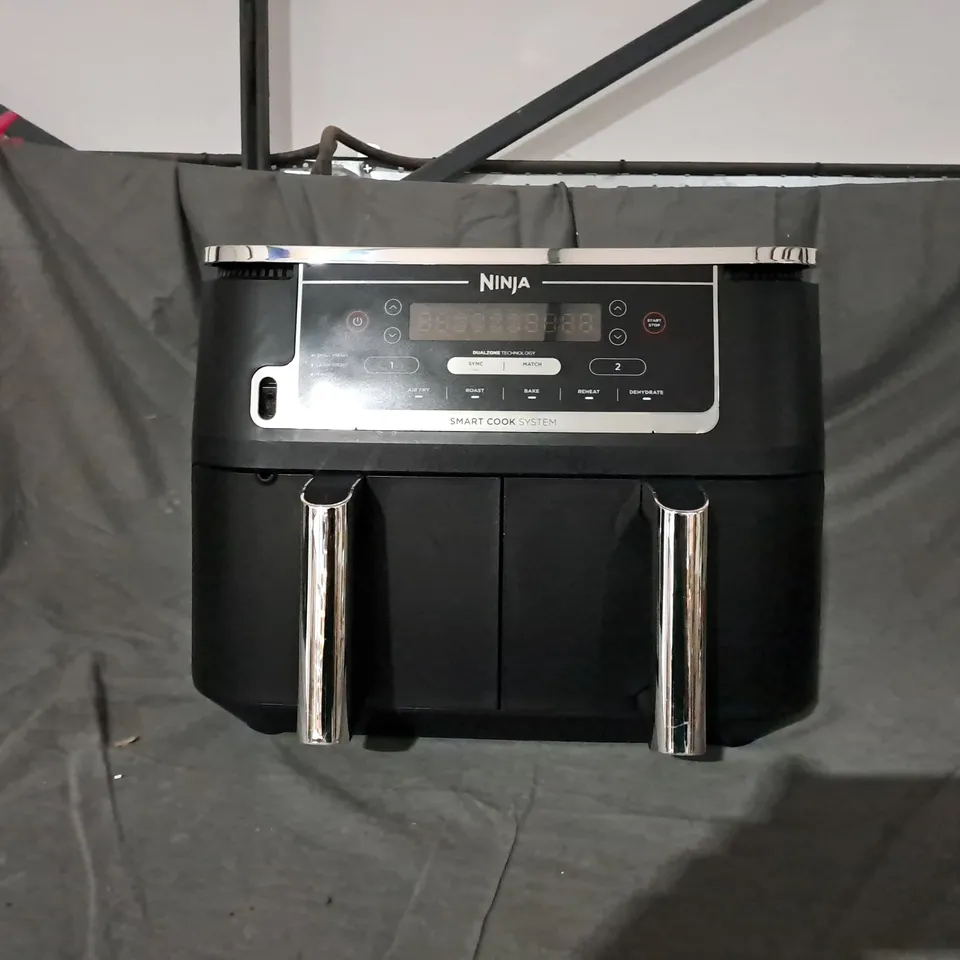 BOXED NINJA FOODI MAX DUALZONE AIR FRYER IN BLACK