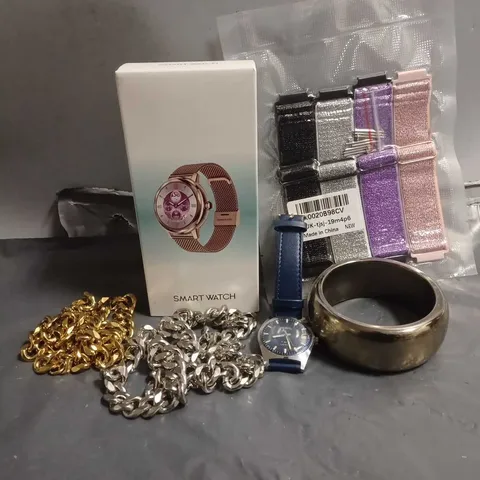 APPROXIMATELY 12 ASSORTED JEWELLERY ITEMS TO INCLUDE - CHAIN - WATCH - BRACELET ETC