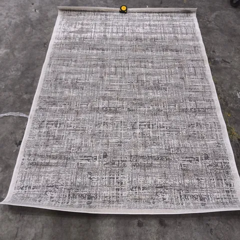 AREA RUG – GREY & WHITE ABSTRACT PATTERN (160X240CM)