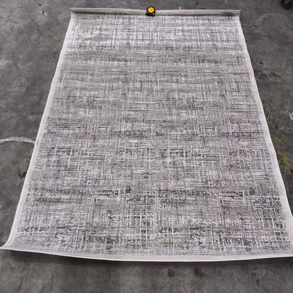 AREA RUG – GREY & WHITE ABSTRACT PATTERN (160X240CM)