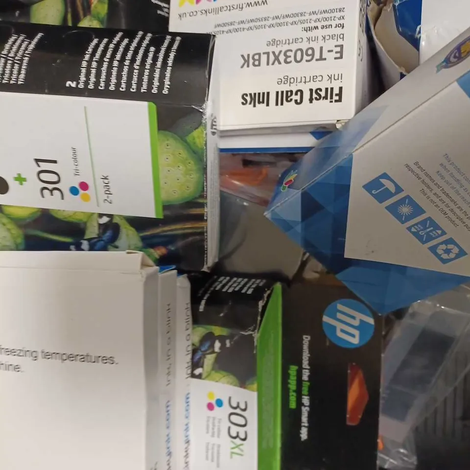 LOT OF APPROX 20 ASSORTED INK CARTRIDGES TO INCLUDE HP 953XL YELLOW, STINKY INK PACK, HP 901 BLACK, ETC