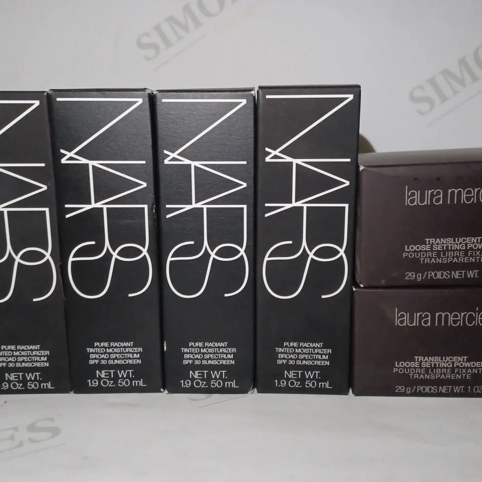 LOT OF APPROX 10 ASSORTED BEAUTY PRODUCTS TO INCLUDE VARIOUS SHADES OF NARS TINTED MOISTURIZER & LAURA MERCIER TRANSLUCENT LOOSE SETTING POWDER #MEDIUM DEEP