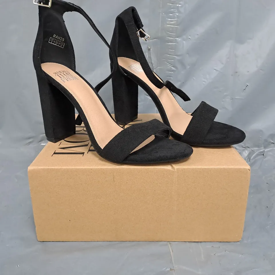 BOXED PAIR OF WHERE'S THAT FROM OPEN TOE HIGH BLOCK HEEL SANDALS IN BLACK SIZE UK 4
