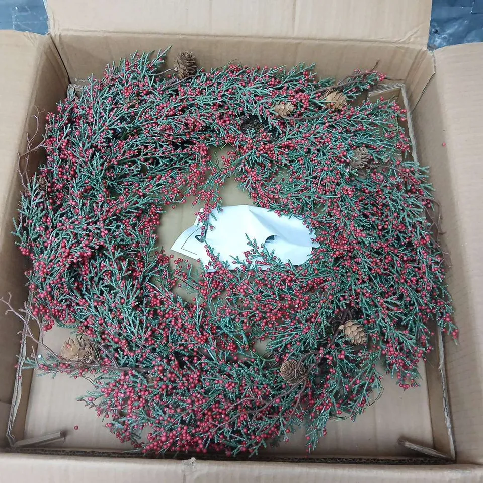 PRE-LIT BROOKLYN RED BERRY WREATH 