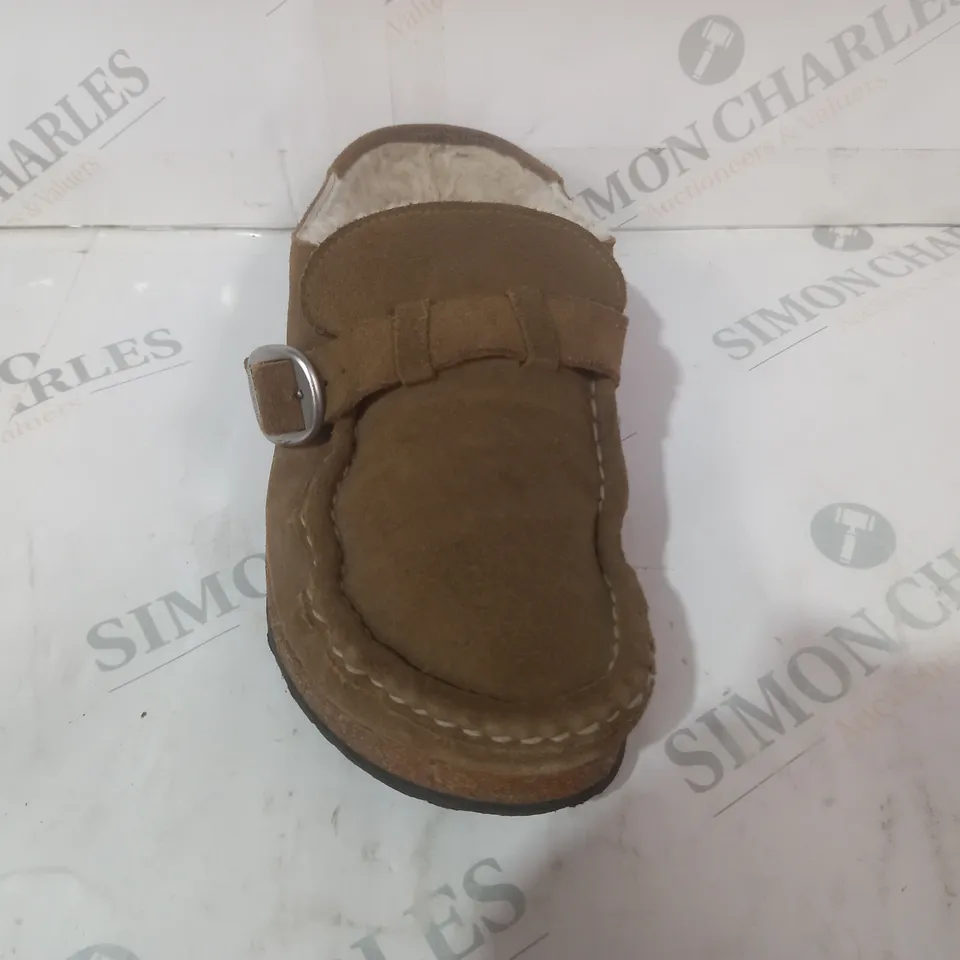 BOXED PAIR OF BIRKENSTOCK SHOES IN BROWN EU SIZE 40