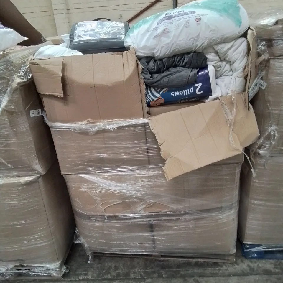 PALLET CONTAINING VARIOUS PILLOWS, DUVET AND BEDDING SOFT FURNISHINGS ETC.