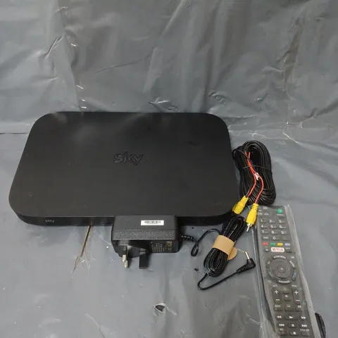 BOX OF APPROXIMATELY 20 ASSORTED ELECTRICAL ITEMS TO INCLUDE PLUGS, CABLES AND A SKY BOX