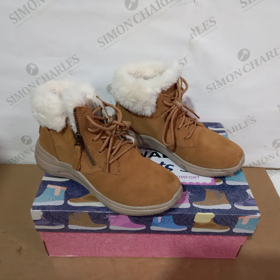 BOXED PAIR OF SKECHERS BROWN BOOTS - SIZE 3.5