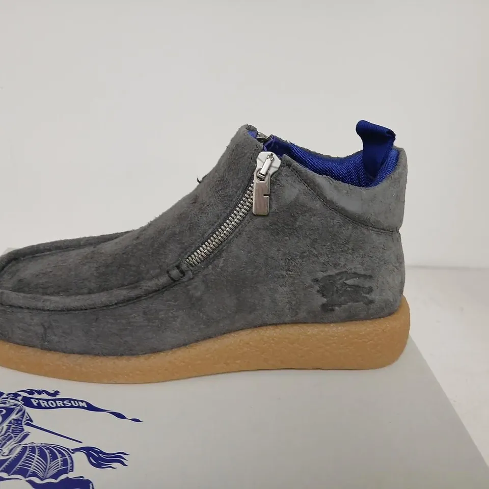 BURBERRY LEATHER SHOE ON RUBBER SOLE – UK 10 (EU 44), GREY SUEDE UPPER