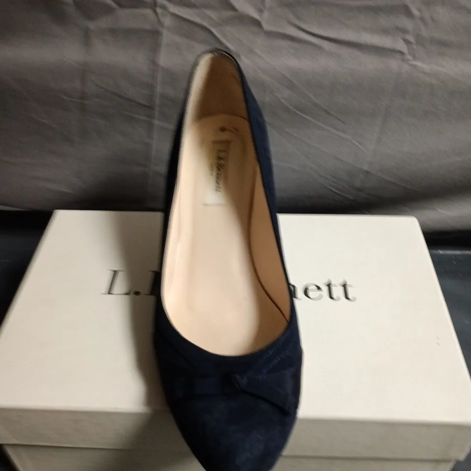 BOXED PAIR OF LK BENNETT NAVY SUEDE SHOES - SIZE 40