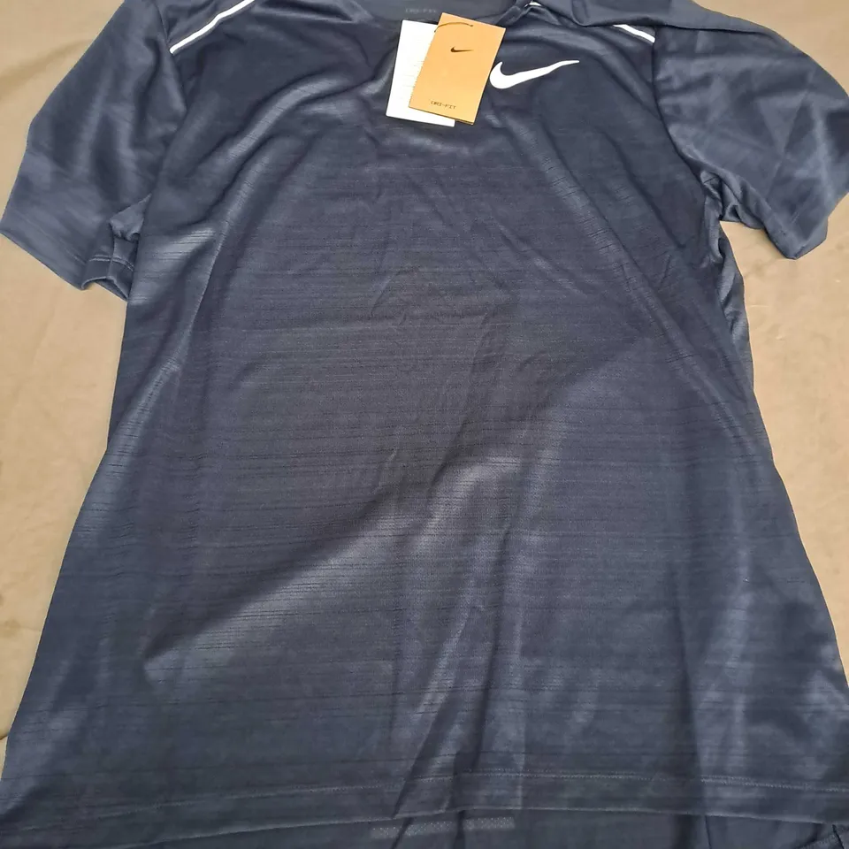 NIKE RUNNIG DRI-FIT TEE IN NAVY - MEDIUM