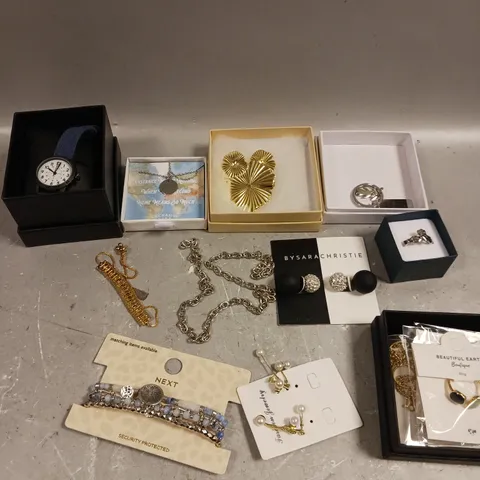 APPROXIMATELY 25 ASSORTED JEWELLERY PRODUCTS TO INCLUDE EARRINGS, WATCHES, BRACELETS ETC 
