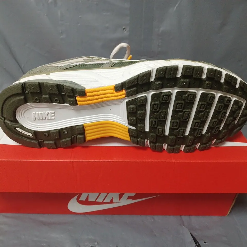 BOXED PAIR OF NIKE P-6000 TRAINERS - UK SIZE 9