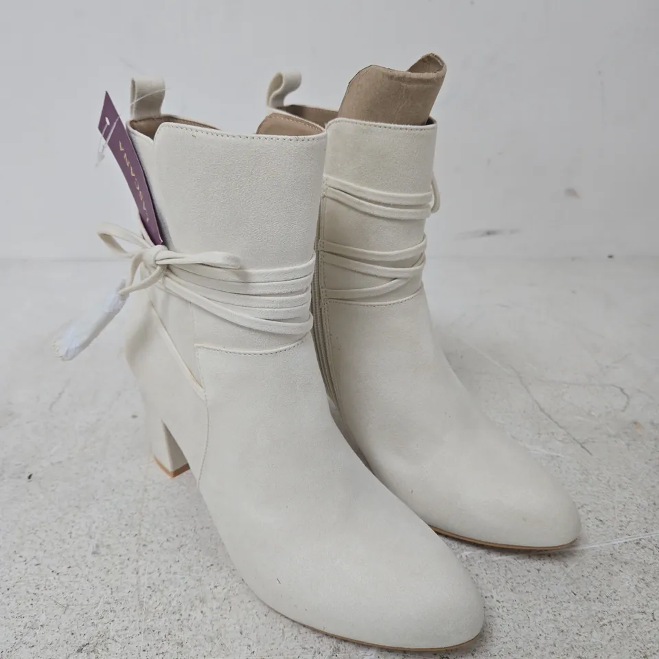 LASCANA CREAM SUEDE ANKLE BOOTS – WOMEN'S UK 8 