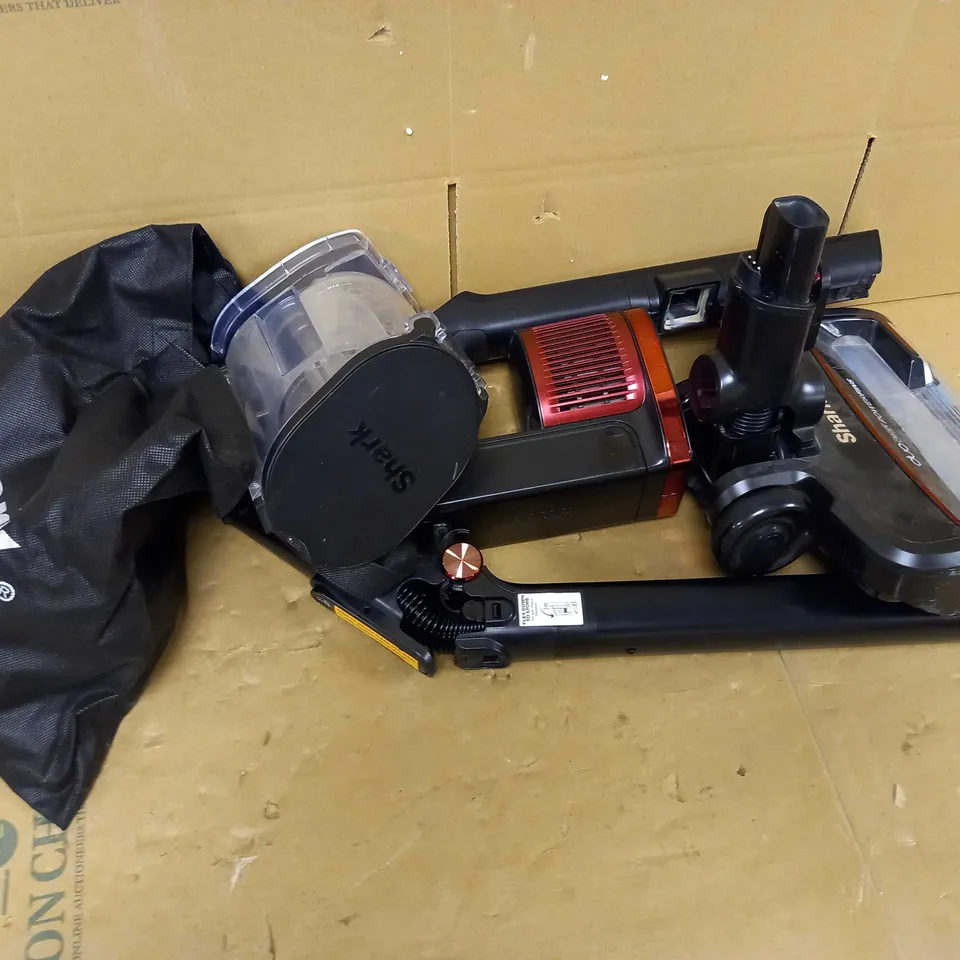 SHARK DUO CLEAN POWER FINS VACUUM CLEANER