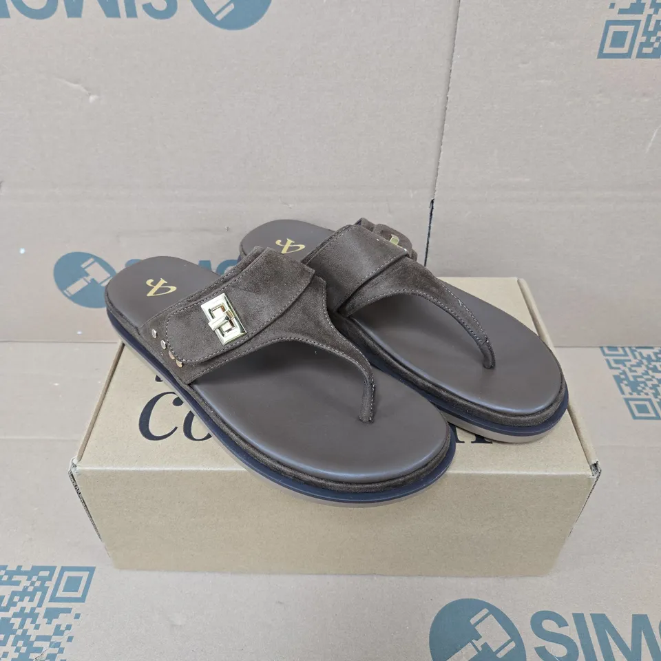 THE VERY COLLECTION WOMENS BROWN SANDALS - 7