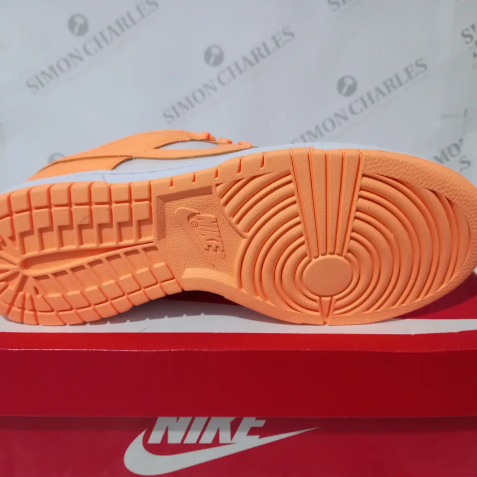NIKE DUNK LOW ORANGE SIZE 6