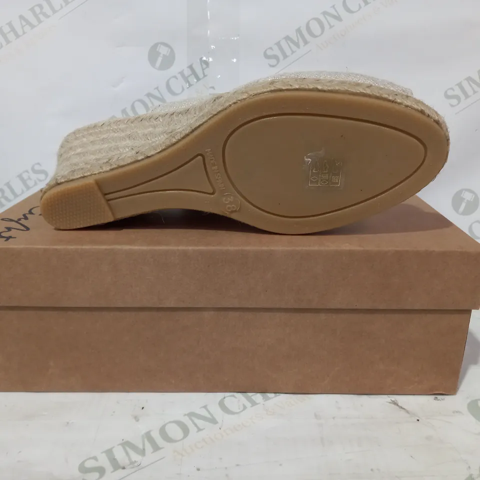 BOXED PAIR OF PHASE EIGHT OPEN TOE WEDGE HEEL SANDALS IN BEIGE EU SIZE 38