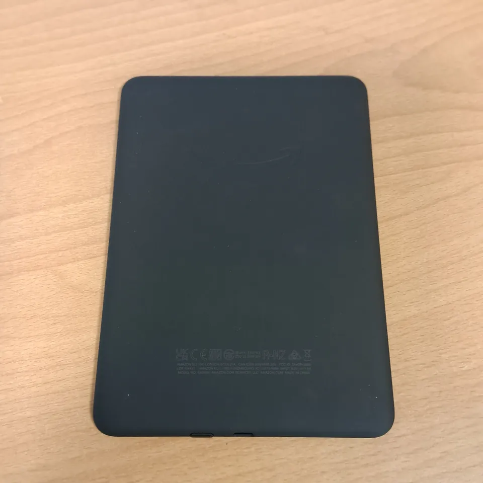 UNBOXED AMAZON KINDLE E-READER - SA568B
