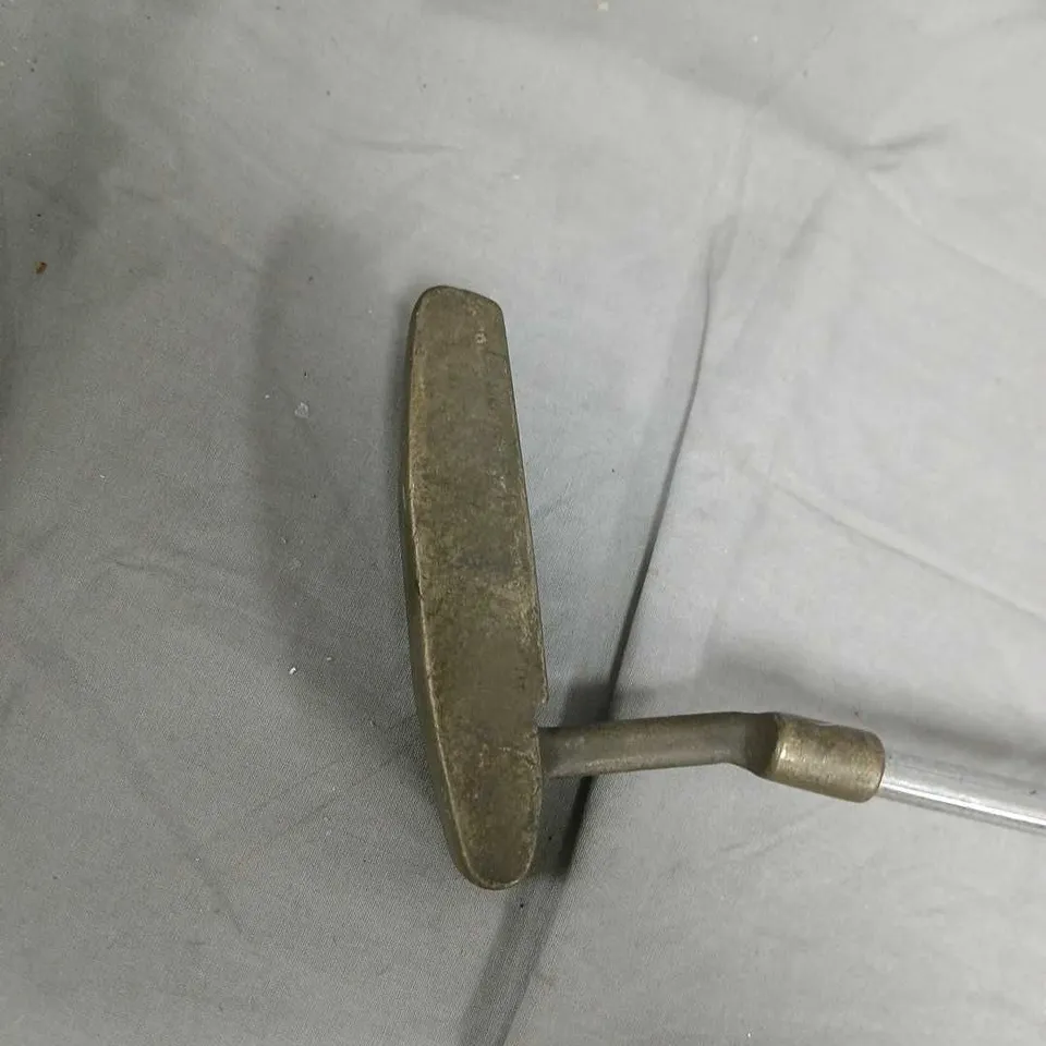 VINTAGE GOLF PUTTER WITH STEEL SHAFT AND BLADE HEAD
