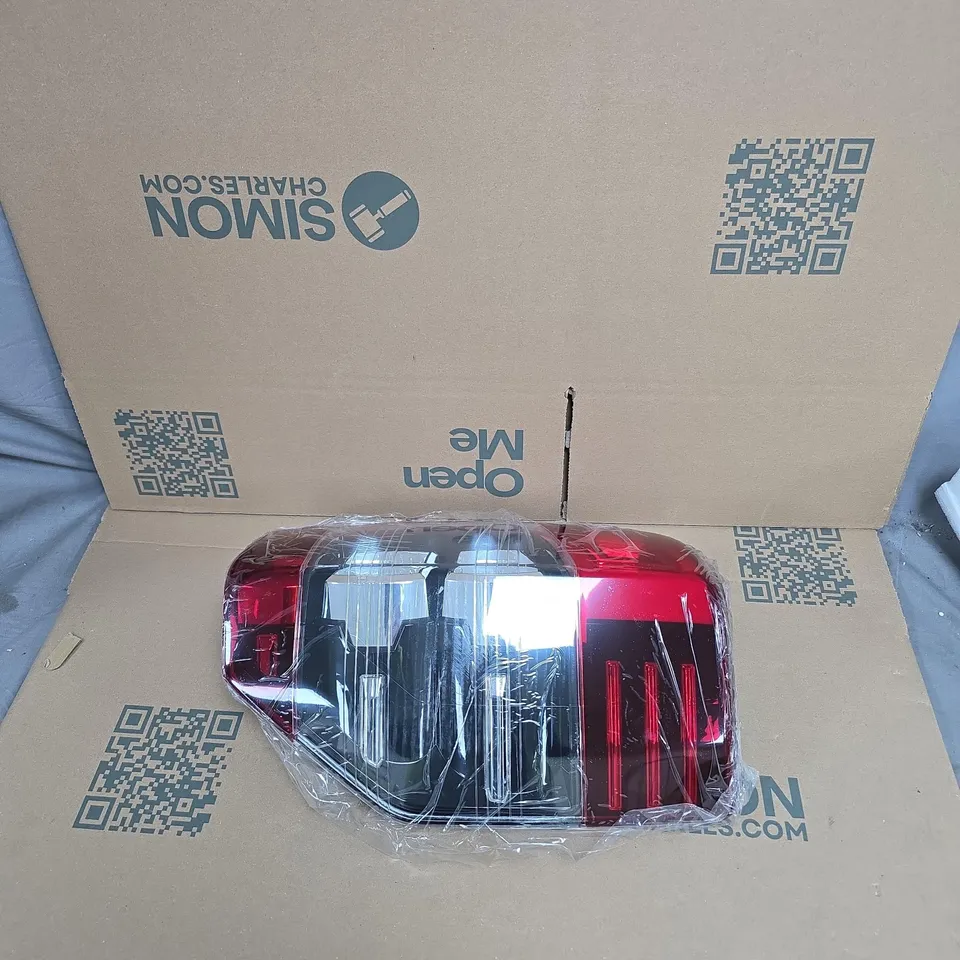 REAR TAIL LIGHT ASSEMBLY – RED/CLEAR LENS, 12V