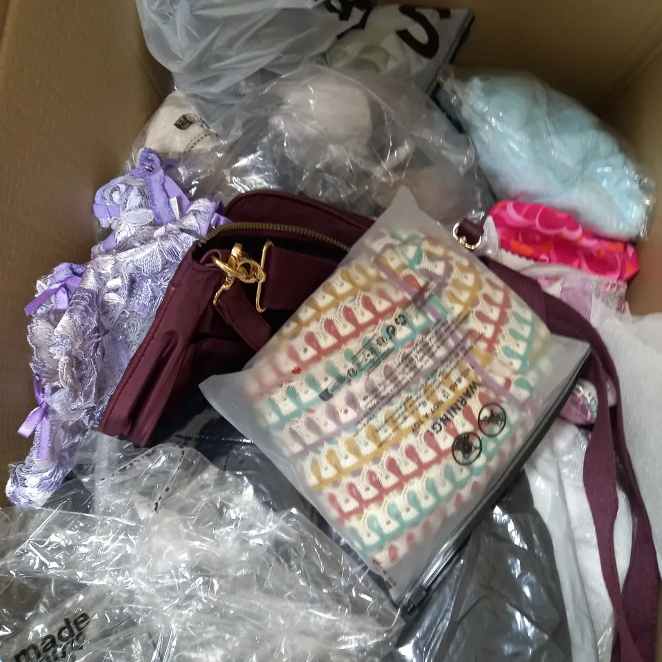 BOX OF APPROXIMATELY 22 ASSORTED CLOTHING ITEMS TO INCLUDE - DRESS , TOPS , BAGS ETC