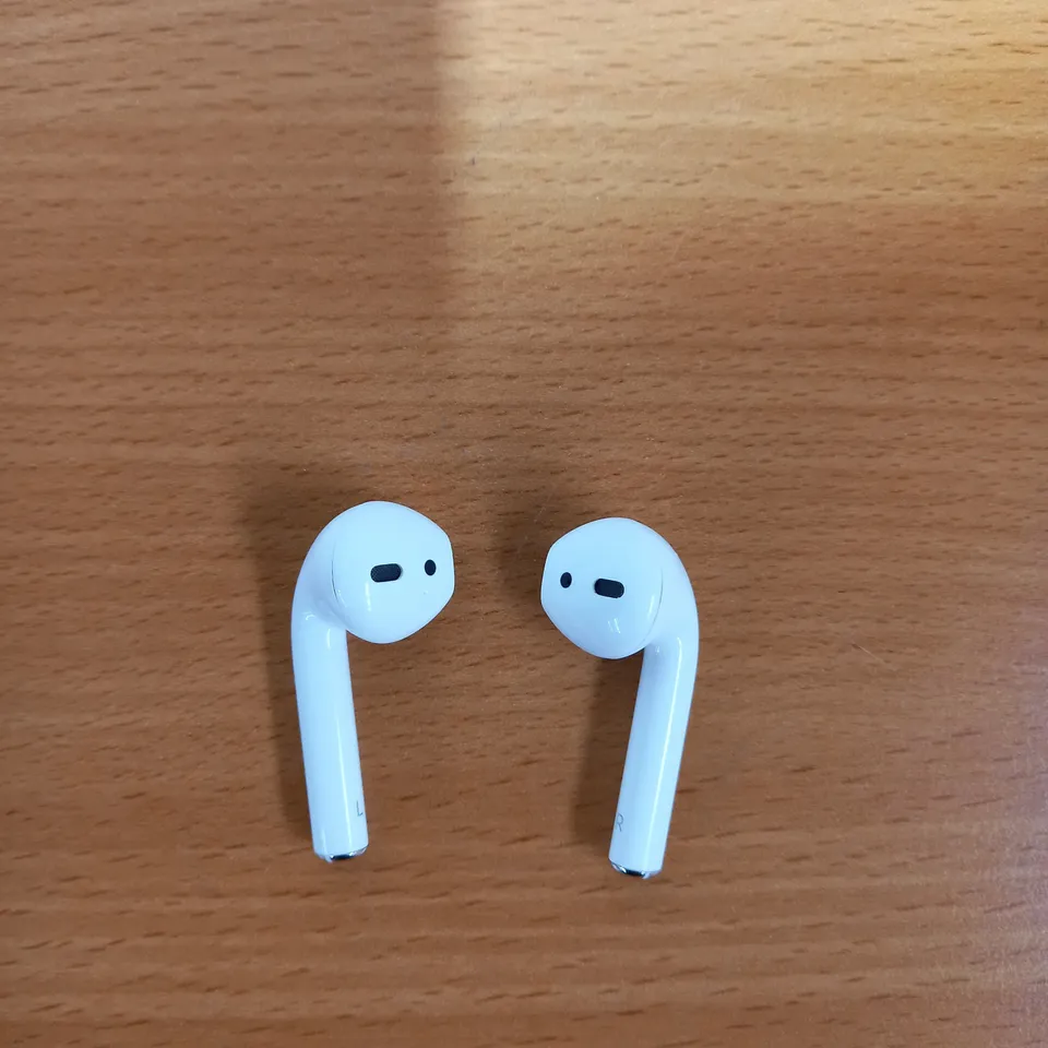 APPLE AIRPODS