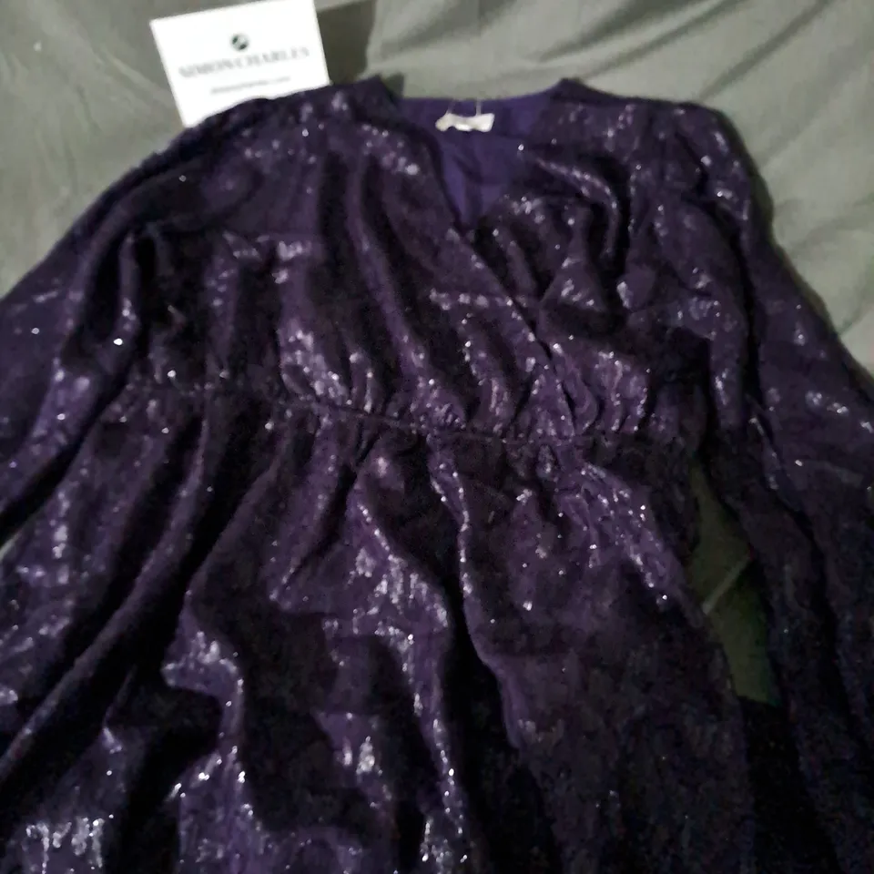 APPROXIMATELY 50 ASSORTED ITEMS OF WOMEN'S CLOTHING TO INCLUDE MONSOON DRESS SIZE XL, APRICOT DRESS SIZE 18, PHASE EIGHT SKIRT SIZE 10 