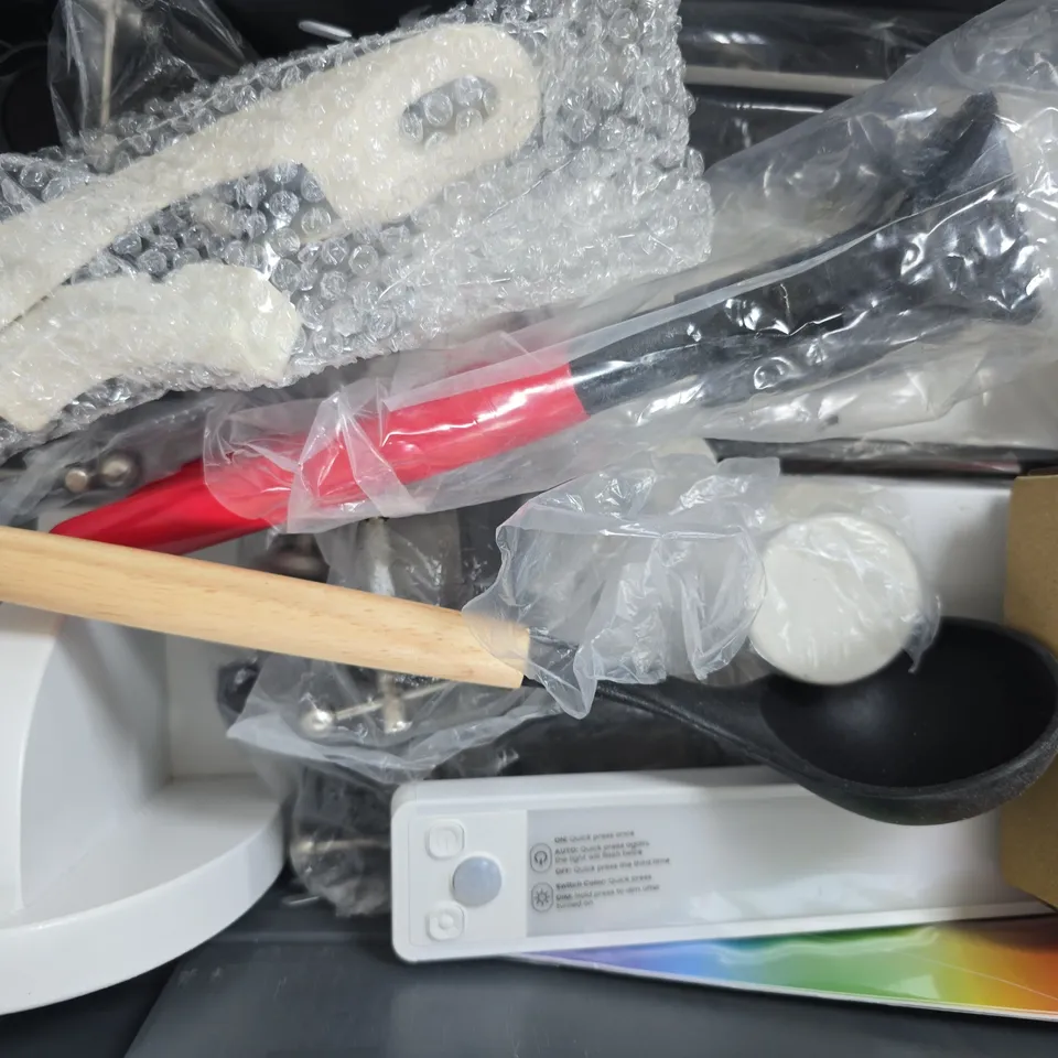 APPROXIMATELY 10 ASSORTED HOUSEHOLD ITEMS TO INCLUDE RECOIL WICKING COTTON, ETC