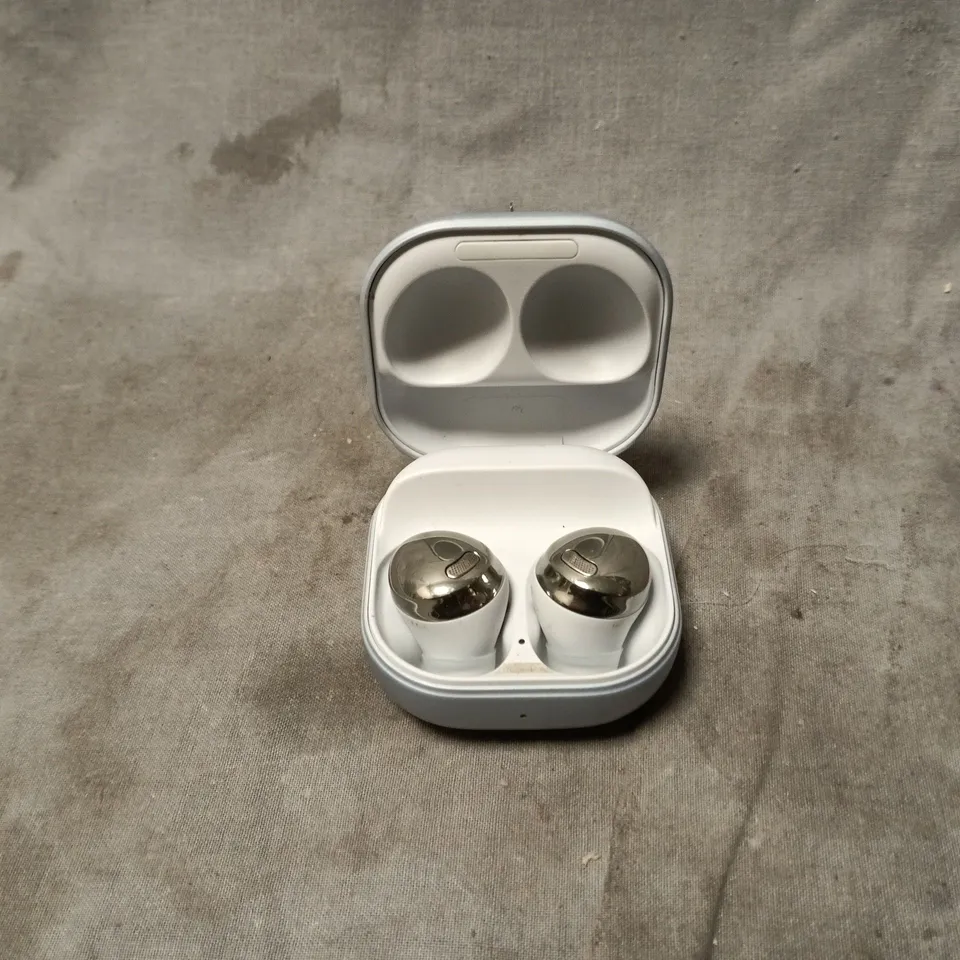 SAMSUNG GALAXY BUDS2 IN PEARL/WHITE/CHROME